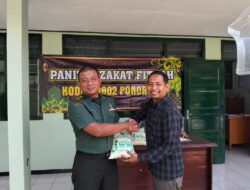 Barbagi Kebahagiaan di Bulan Ramadan, Kodim Ponorogo Salurkan Zakat Kepada Masyarakat
