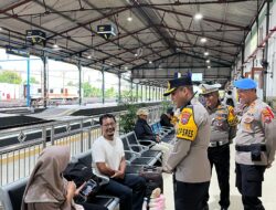Kapolres Madiun Kota Pantau Langsung Arus lalin dan Keamanan sekitar Stasiun Kereta Api