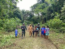 Kembali Ke NKRI, Satgas Pamtas Mobile Yonif 501/BY Jemput Keluarga OPM Dari Tenggah Hutan
