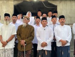 Ziarah ke Makam Eyang Pronoijoyo, Warga Desa Paringan Panjatkan Doa untuk Kemajuan Desa