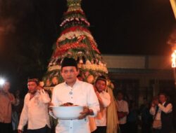 Ribuan Obor Terangi Desa Paringan dalam Kirab Tumpeng Rasuluhusada 2025