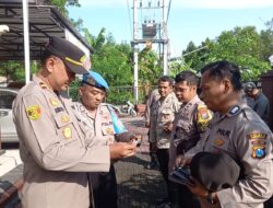 Kapolsek Sukorejo Cek Sikap Tampang dan Kelengkapan Personil