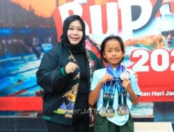 Alifia Ratu Askha Raih 3 Medali Emas 7 Perak Dalam Kejuaraan Renang Piala Bupati 2 Tahun 2025