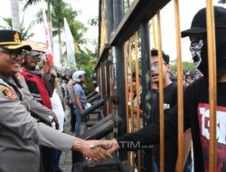 Polres Madiun Kota Berhasil Amankan Aksi Unjuk Rasa dengan Humanis dan Persuasif