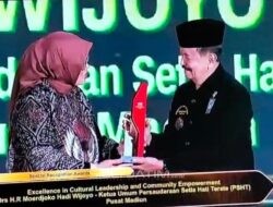 Ketua Umum Kangmas Drs. R. Moerdjoko H.W Terima Penghargaan Awards Dari CNN Indonesia 2025