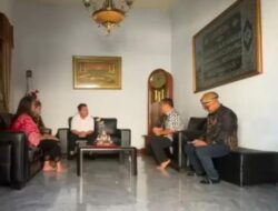 Sinuhun Pakoe Boewonk PB XIV Purboyo Silaturahmi di Kediaman Almarhum Kangmas Tarmadji Budi Harsono