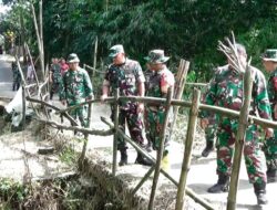 Danrem Untoro Tinjau 3 Lokasi Rencana Pemasangan Jembatan Armco di Blitar