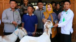 Plt. Bupati Ponorogo Serahkan Bantuan Kambing Baznas untuk Dukung Ekonomi Warga Ngrayun