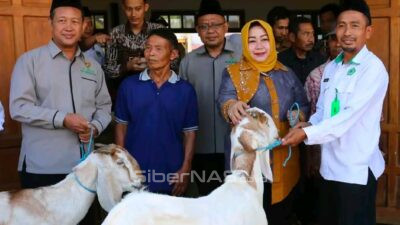 Plt. Bupati Ponorogo Serahkan Bantuan Kambing Baznas untuk Dukung Ekonomi Warga Ngrayun