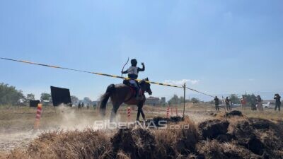 Seleksi Atlet Menuju Kejurnas, Plt. Bupati Lisdyarita Secara Langsung Membuka Open Turnamen Berkuda Memanah PORDASI Ponorogo 2026
