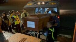 Tim DVI Polda Jatim Kembali Serahkan Jenazah Korban KM Mutiara Sentosa II Asal Sumatera dan Sulawesi kepada Keluarga