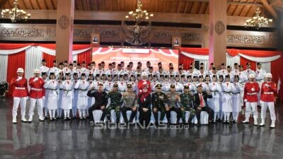 Dandim 0802 Ponorogo Menjadi Pembina Upacara pada Pengukuhan Paskibraka Kabupaten Ponorogo 2026